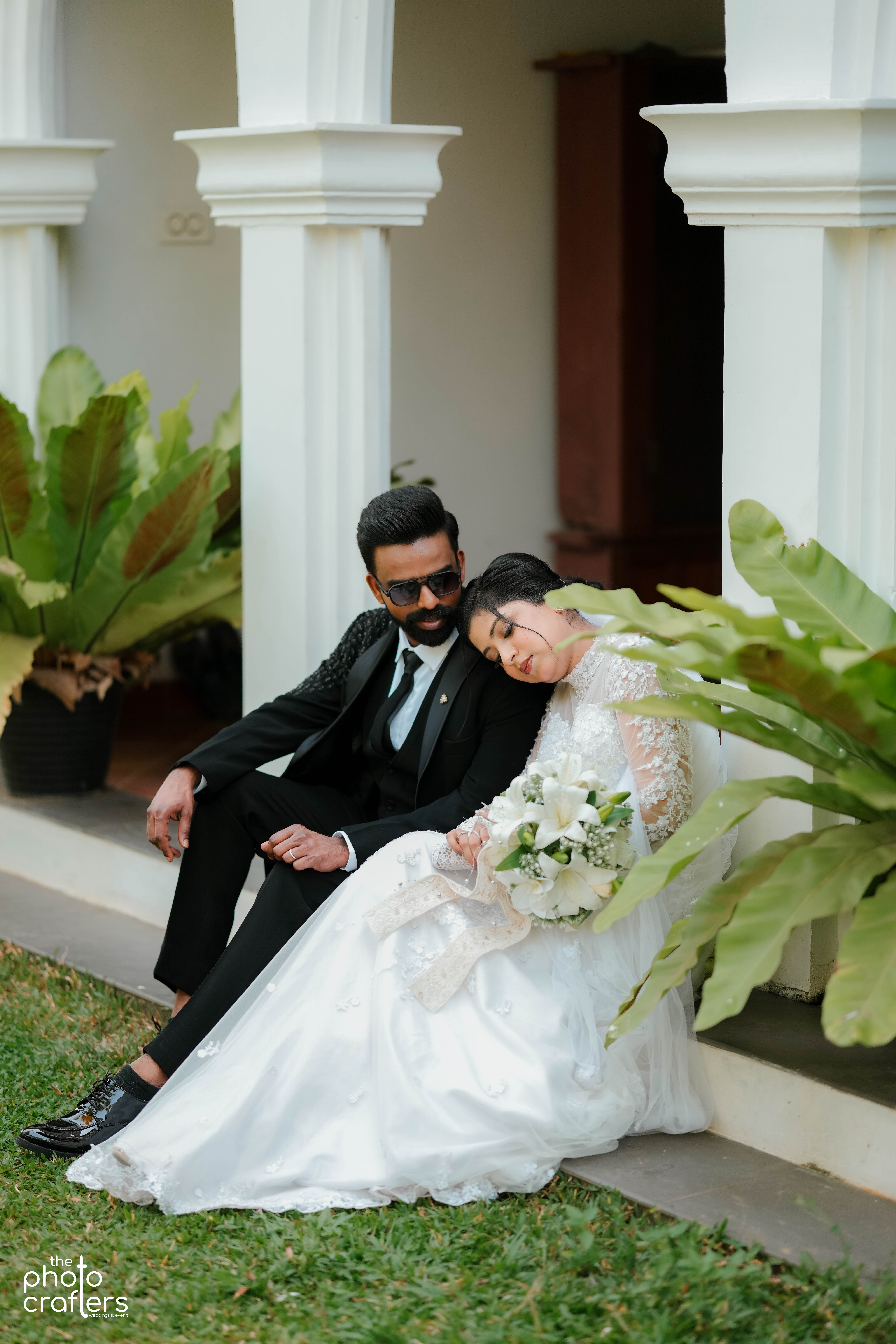Creative Candid Shot of Bride holding Mehendi hands - The Photocrafters